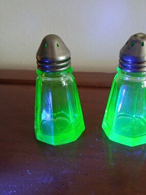 Vintage Hazel Atlas Green Depression / Uranium Glass Salt & Pepper Shaker Set